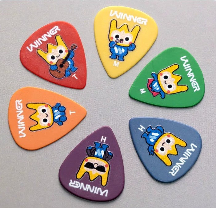 Winner Cartoon POM Guitar Pick Anti Slip Plectrum Acoustic Electric Guitar Ukulele