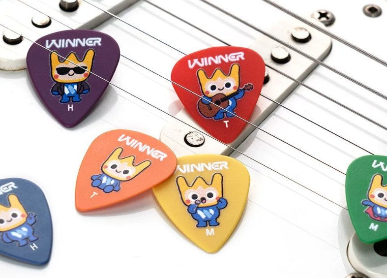 Winner Cartoon POM Guitar Pick Anti Slip Plectrum Acoustic Electric Guitar Ukulele