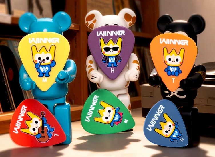 Winner Cartoon POM Guitar Pick Anti Slip Plectrum Acoustic Electric Guitar Ukulele