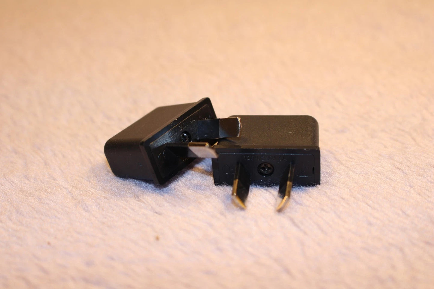 200PCS USA US EU ADAPTER PLUG TO AU AUS AUSTRALIA TRAVEL POWER PLUG CONVERTOR