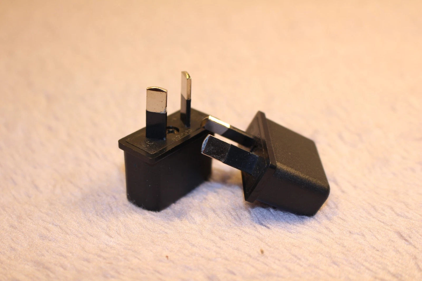 200PCS USA US EU ADAPTER PLUG TO AU AUS AUSTRALIA TRAVEL POWER PLUG CONVERTOR