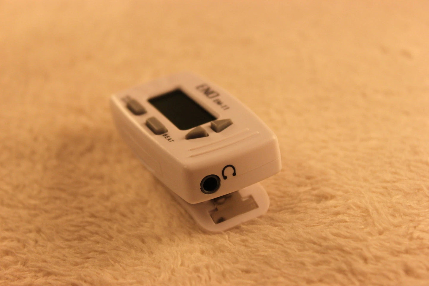 ENO EM-11 Clip-on Tone Generator and Metronome 2-in-1 for Guitar Bass Violin